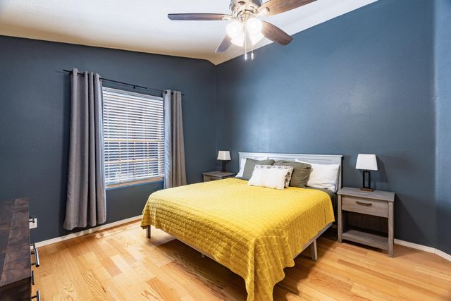 5804 Night Shadow Avenue NW, Albuquerque, NM 87114