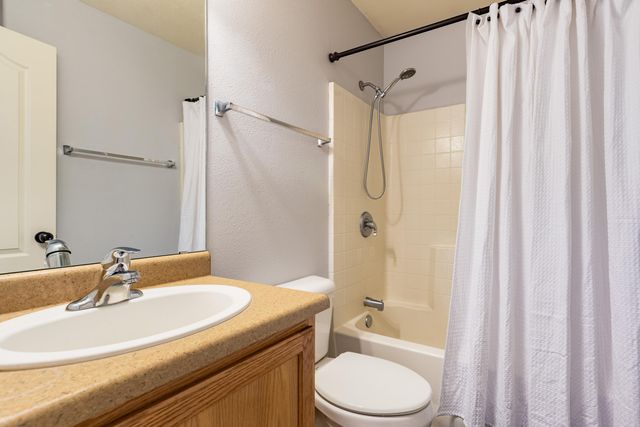 5804 Night Shadow Avenue NW, Albuquerque, NM 87114
