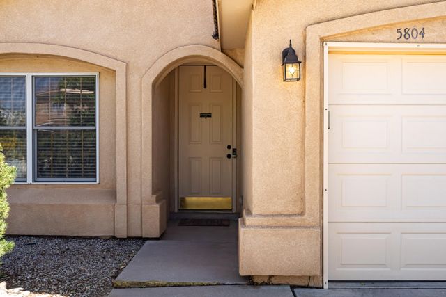 5804 Night Shadow Avenue NW, Albuquerque, NM 87114