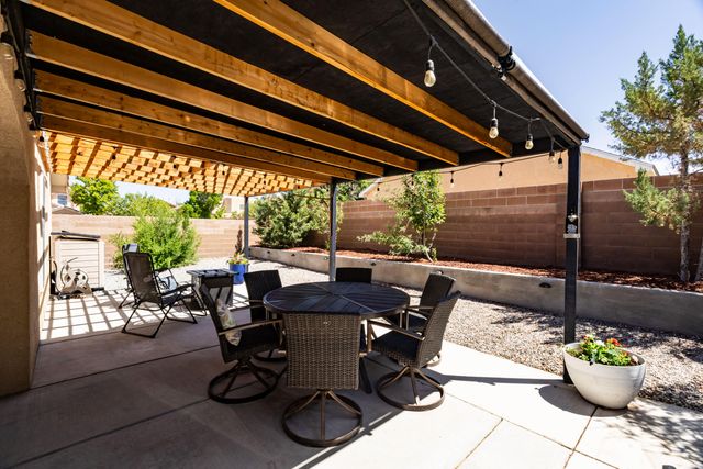 5804 Night Shadow Avenue NW, Albuquerque, NM 87114