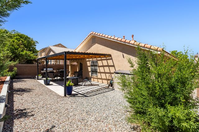 5804 Night Shadow Avenue NW, Albuquerque, NM 87114