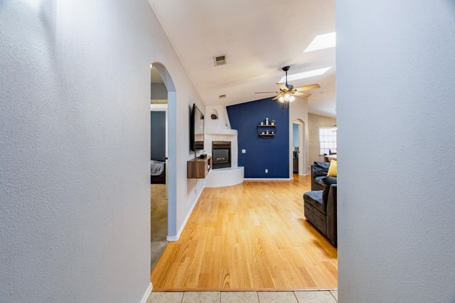 5804 Night Shadow Avenue NW, Albuquerque, NM 87114