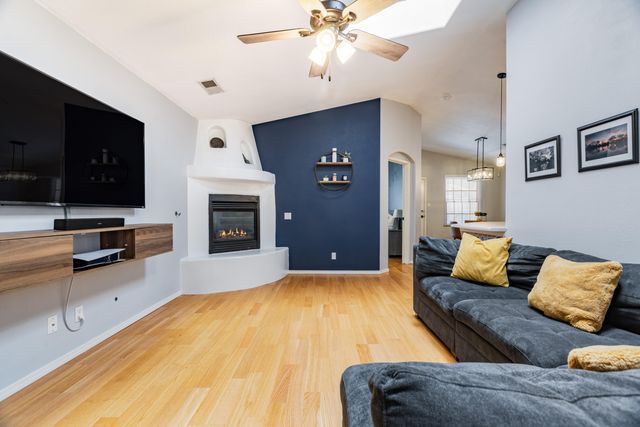 5804 Night Shadow Avenue NW, Albuquerque, NM 87114