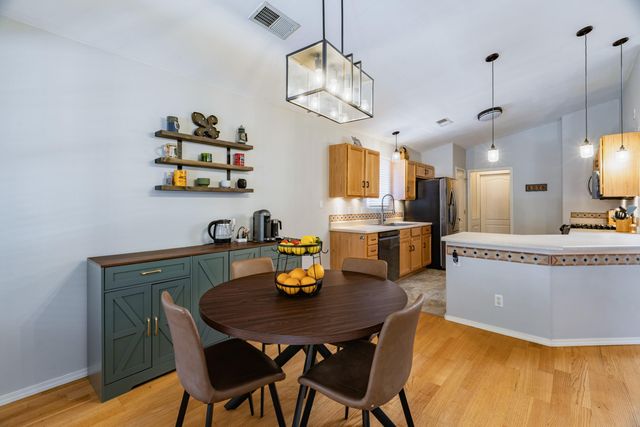 5804 Night Shadow Avenue NW, Albuquerque, NM 87114