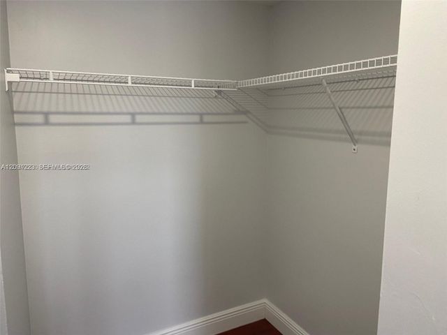 450 W Palm Circle 202, Pembroke Pines, FL 33025