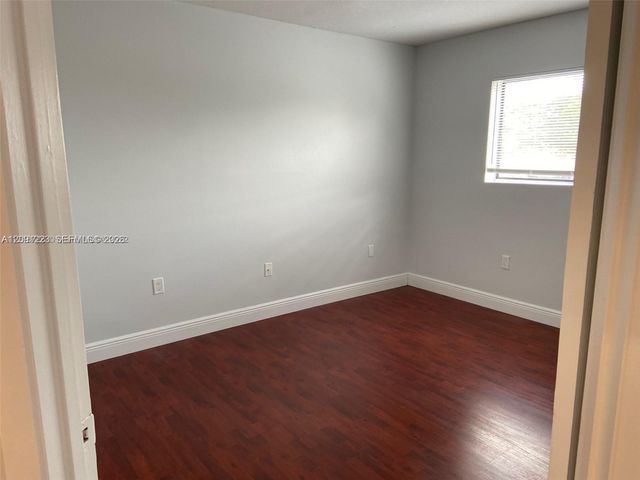 450 W Palm Circle 202, Pembroke Pines, FL 33025