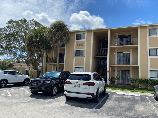 450 W Palm Circle 202, Pembroke Pines, FL 33025