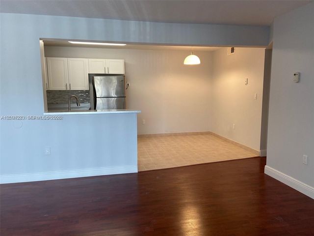450 W Palm Circle 202, Pembroke Pines, FL 33025