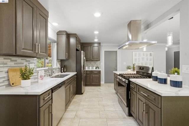 1723 Germaine Ct, Hayward, CA 94541