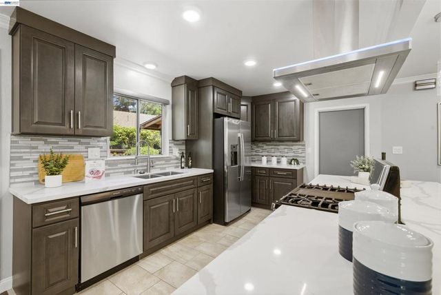 1723 Germaine Ct, Hayward, CA 94541
