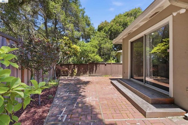 1723 Germaine Ct, Hayward, CA 94541