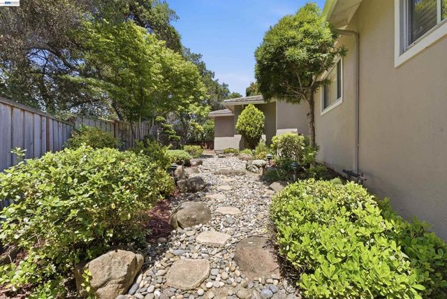 1723 Germaine Ct, Hayward, CA 94541