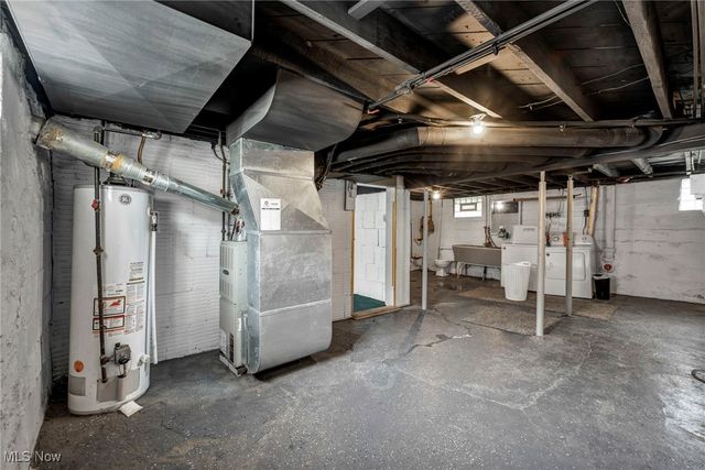 1053 N Main Street, Akron, OH 44310