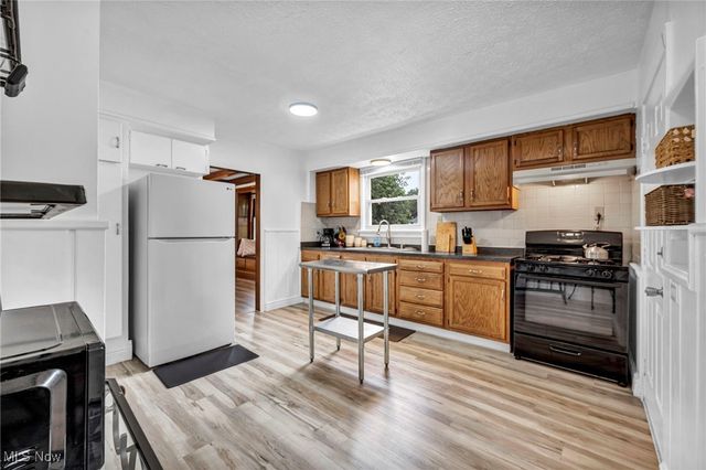 1053 N Main Street, Akron, OH 44310