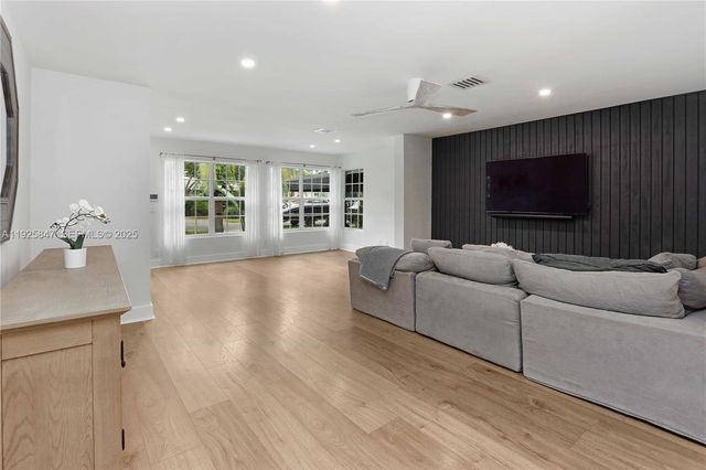 1417 Jackson St, Hollywood, FL 33020