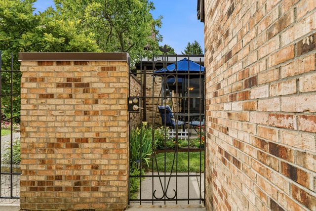 1691 Arlingate Drive N, Upper Arlington, OH 43220