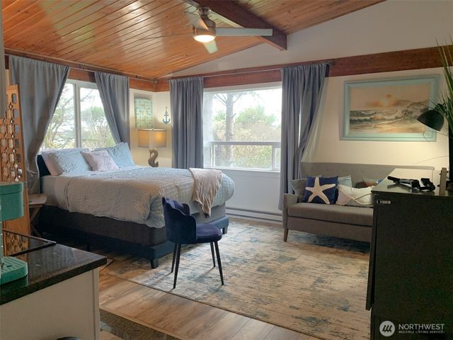 757 Ocean Court NW #20, Ocean Shores, WA 98569