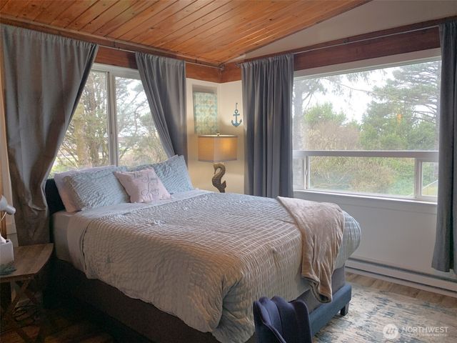 757 Ocean Court NW #20, Ocean Shores, WA 98569