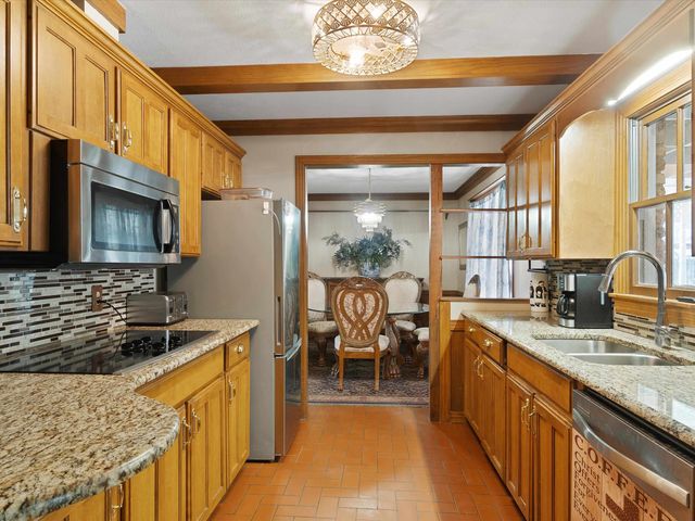 809 Madelaine Dr, Gilmer, TX 75644