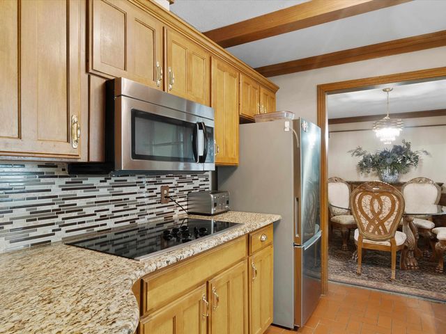 809 Madelaine Dr, Gilmer, TX 75644