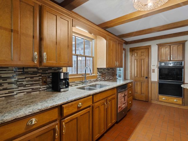 809 Madelaine Dr, Gilmer, TX 75644