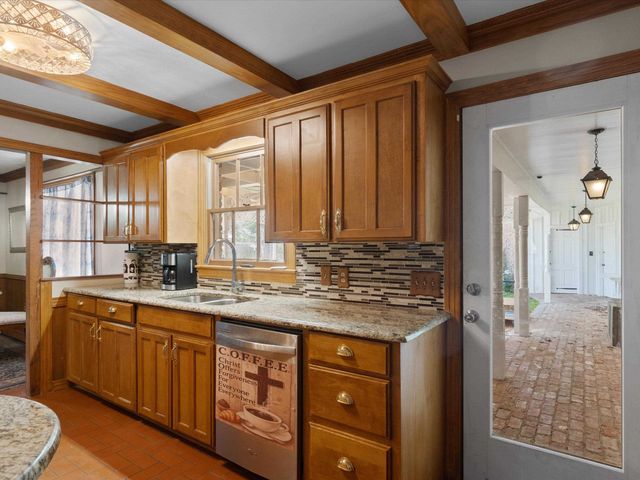 809 Madelaine Dr, Gilmer, TX 75644