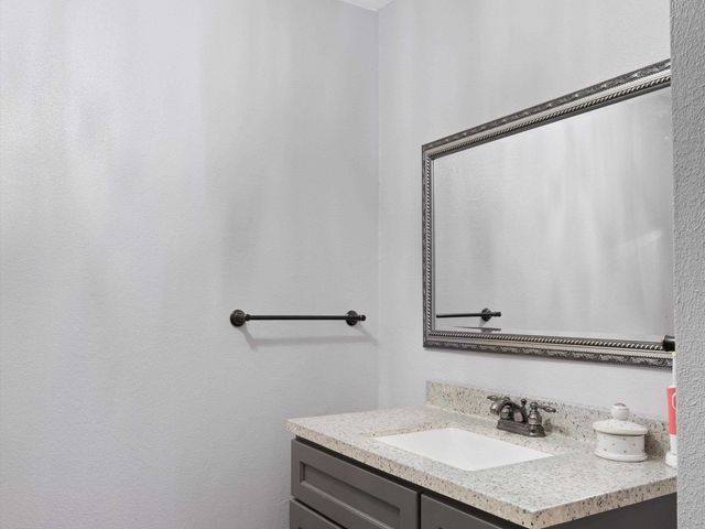 809 Madelaine Dr, Gilmer, TX 75644