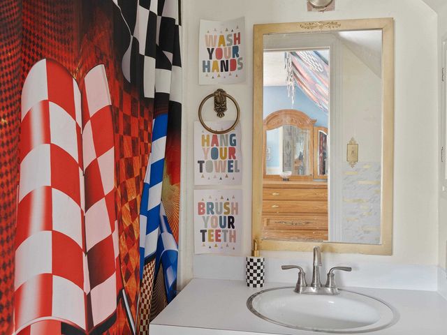 809 Madelaine Dr, Gilmer, TX 75644