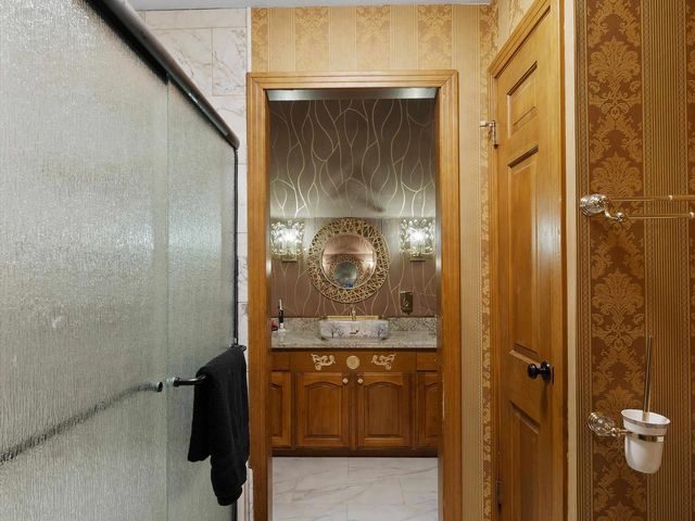 809 Madelaine Dr, Gilmer, TX 75644