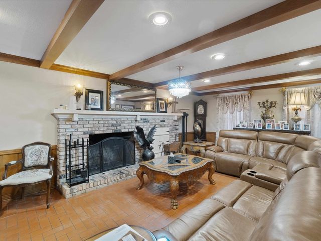 809 Madelaine Dr, Gilmer, TX 75644