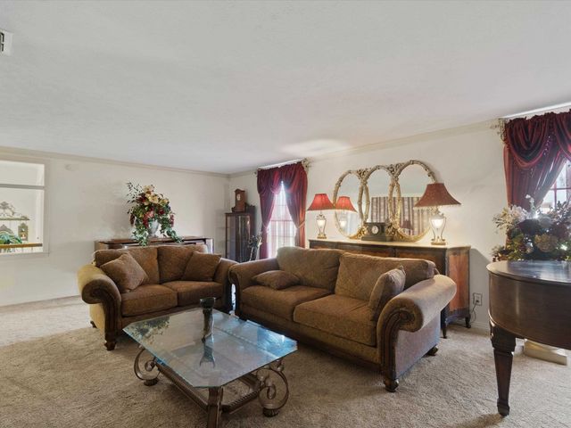 809 Madelaine Dr, Gilmer, TX 75644