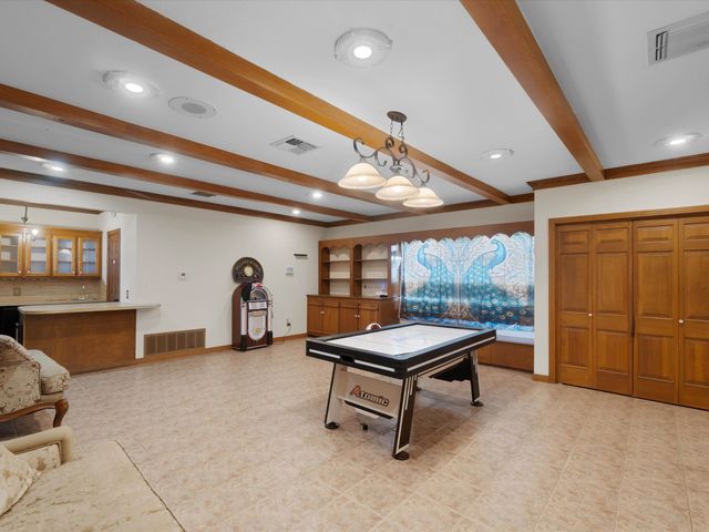 809 Madelaine Dr, Gilmer, TX 75644