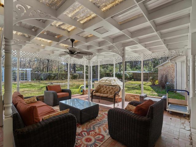 809 Madelaine Dr, Gilmer, TX 75644