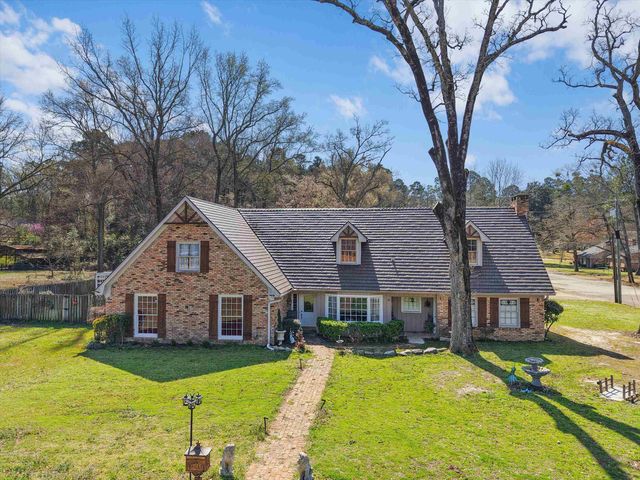 809 Madelaine Dr, Gilmer, TX 75644