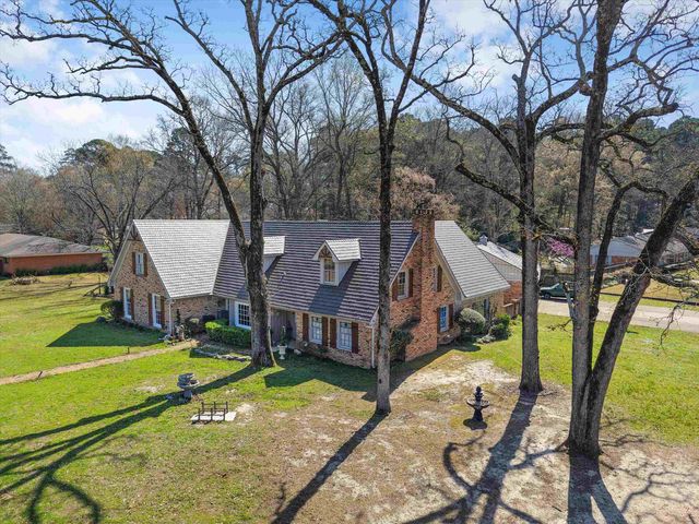 809 Madelaine Dr, Gilmer, TX 75644