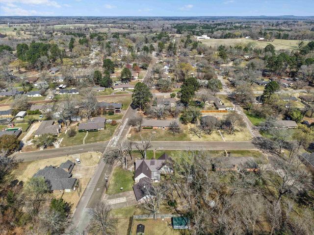 809 Madelaine Dr, Gilmer, TX 75644