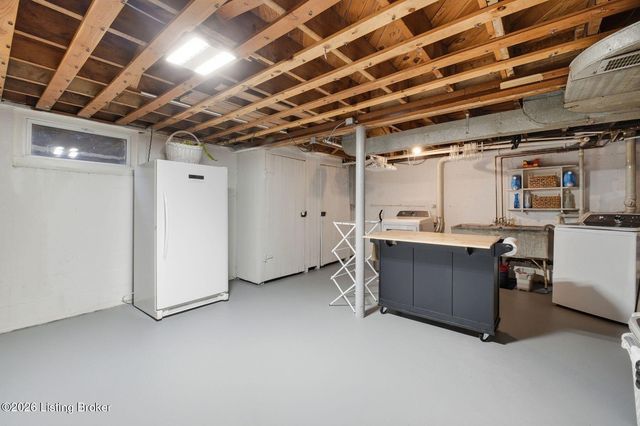 2409 Valletta Rd, Louisville, KY 40205