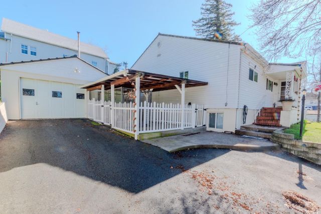 216 S Amador St, Ione, CA 95640