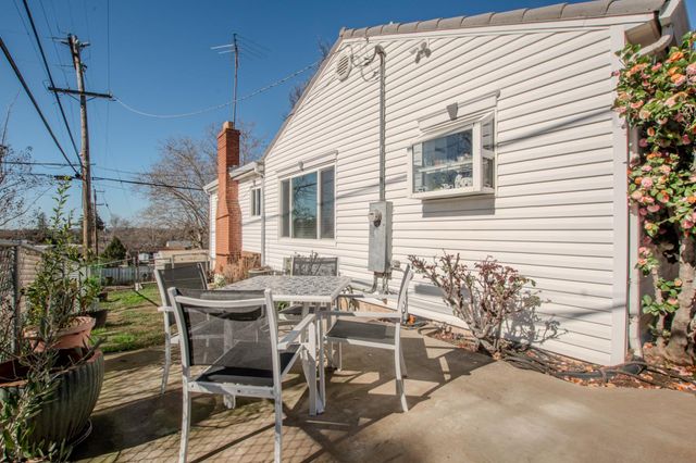 216 S Amador St, Ione, CA 95640