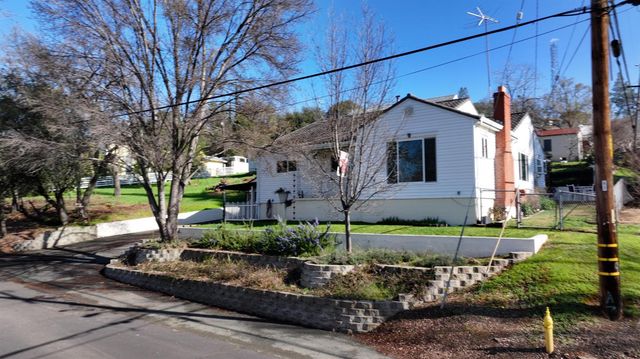 216 S Amador St, Ione, CA 95640