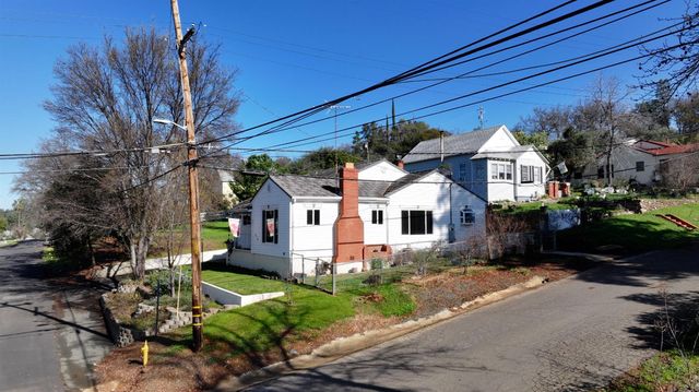 216 S Amador St, Ione, CA 95640