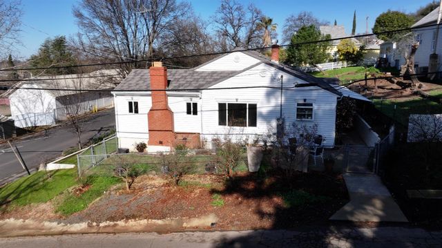 216 S Amador St, Ione, CA 95640