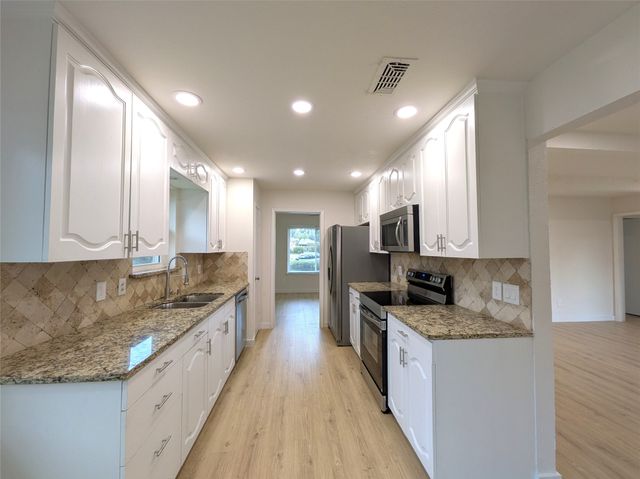 1400 Oakhill Drive, Plano, TX 75075