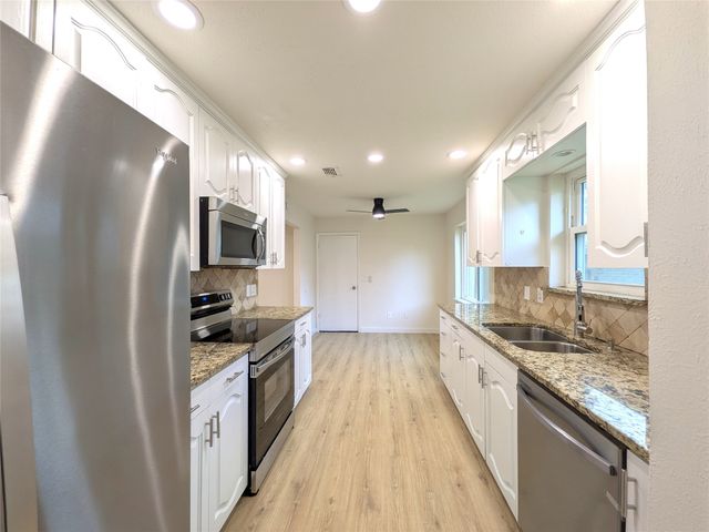 1400 Oakhill Drive, Plano, TX 75075