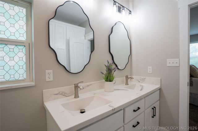 14505 S Deer Creek Road, Claremore, OK 74017