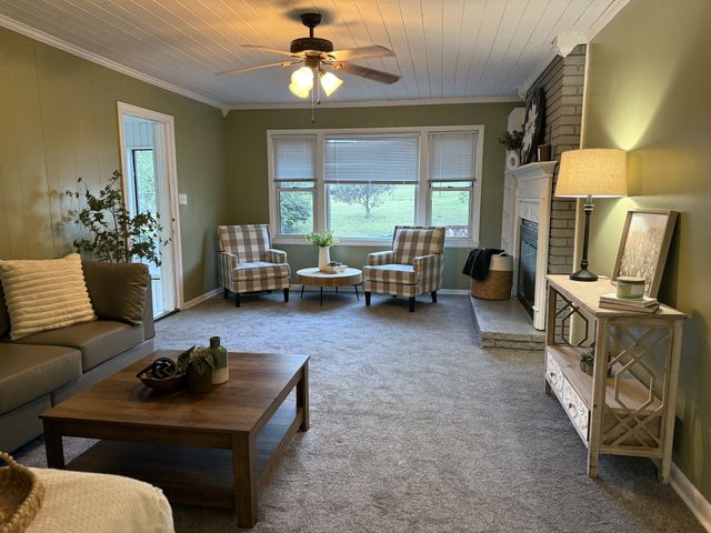 101 Lake Circle Dr, Dickson, TN 37055