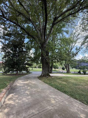 101 Lake Circle Dr, Dickson, TN 37055