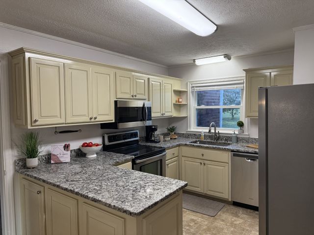 101 Lake Circle Dr, Dickson, TN 37055