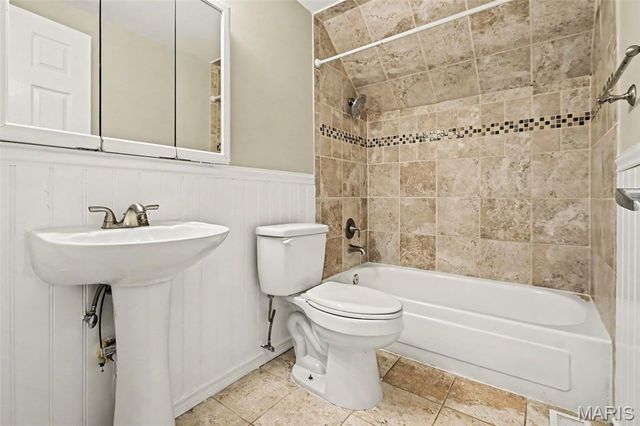 12115 Wensley Road, Florissant, MO 63033