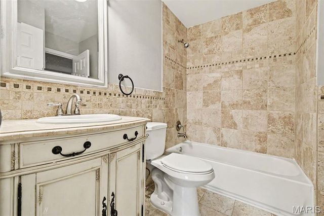 12115 Wensley Road, Florissant, MO 63033